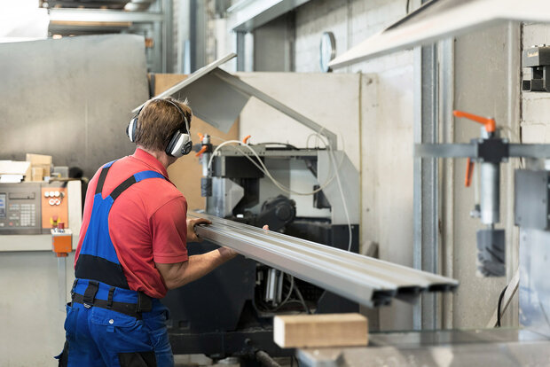 Metallbauer bei der Arbeit